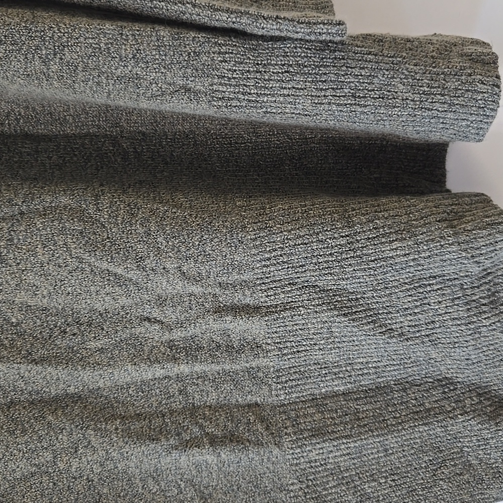 Sweater - Picture 6 of 8